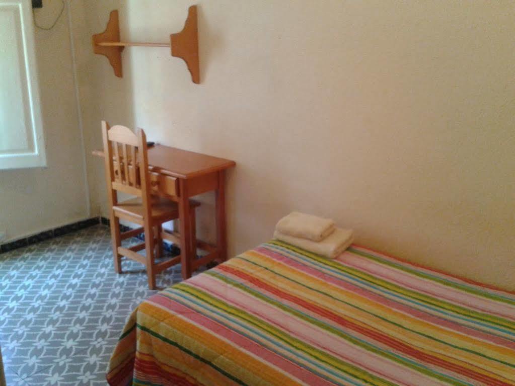 Hostal Santa Teresa Reus Exterior photo