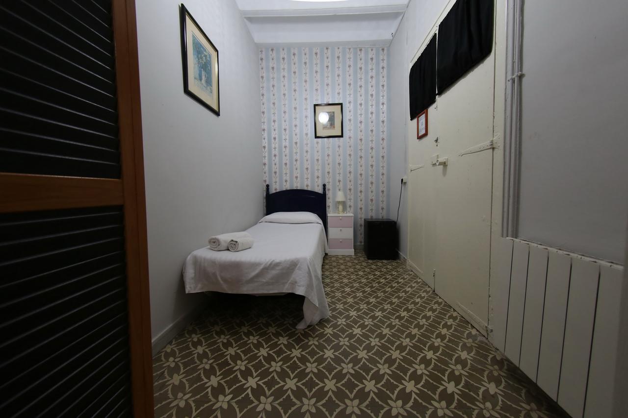Hostal Santa Teresa Reus Exterior photo